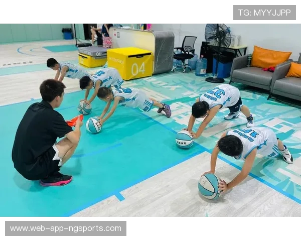 以篮球为纽带探索团队合作与个人奋斗精神的完美融合