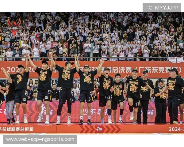 全国锦标赛回顾：广州篮球队展现出强大的实力与团队合作精神